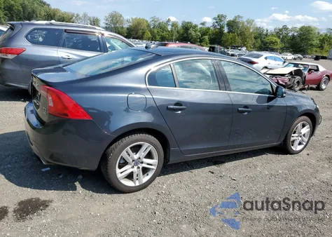 2015 Volvo S60 Premier z USA, uszkodzony, nr VIN YV1612TK4F2363599